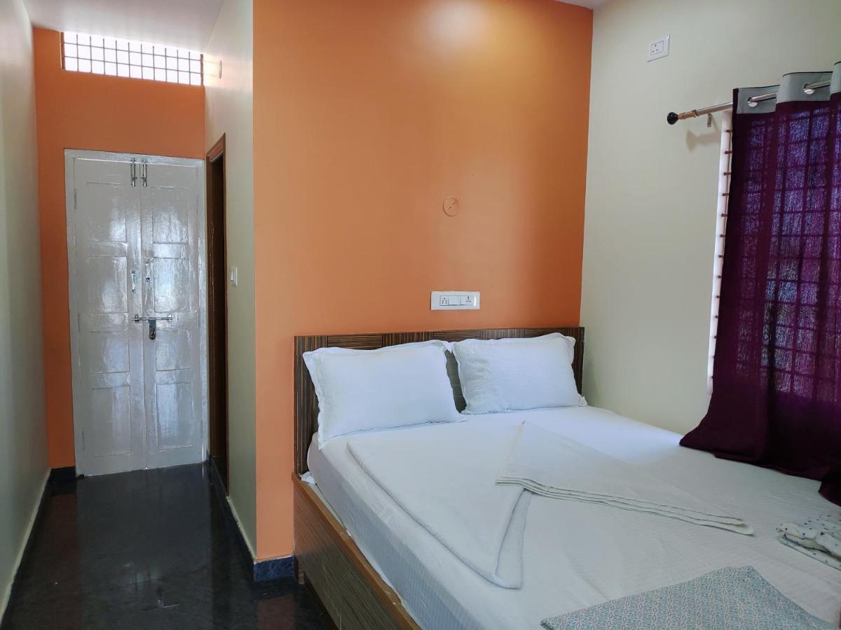 Vijayanagara Home Stay 함피 외부 사진